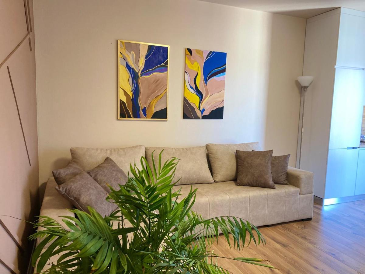 Nemis Apartments In The Centre Of Tirana Four Free Parking Exteriör bild