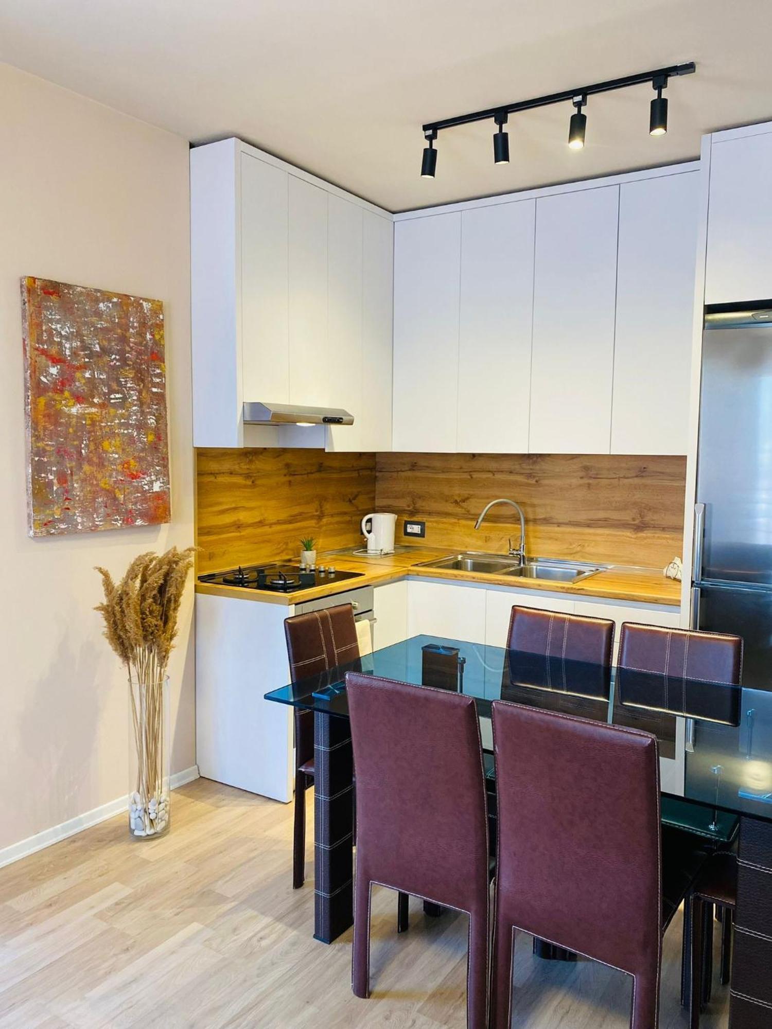 Nemis Apartments In The Centre Of Tirana Four Free Parking Exteriör bild
