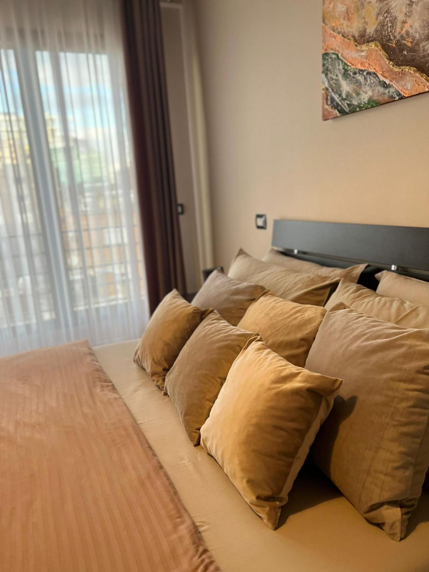 Nemis Apartments In The Centre Of Tirana Four Free Parking Exteriör bild