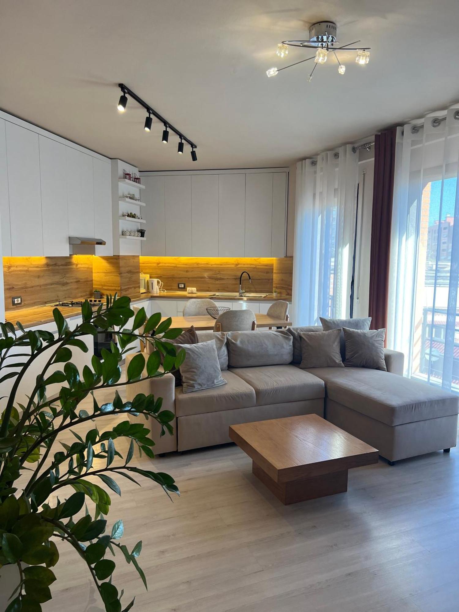 Nemis Apartments In The Centre Of Tirana Four Free Parking Exteriör bild