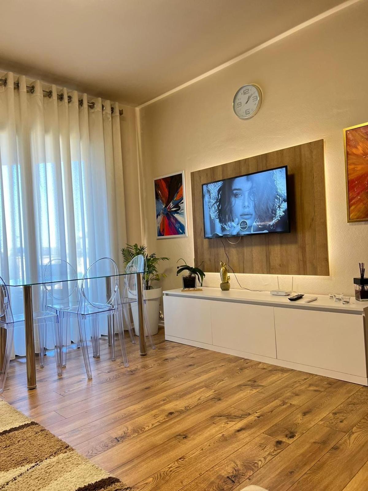 Nemis Apartments In The Centre Of Tirana Four Free Parking Exteriör bild
